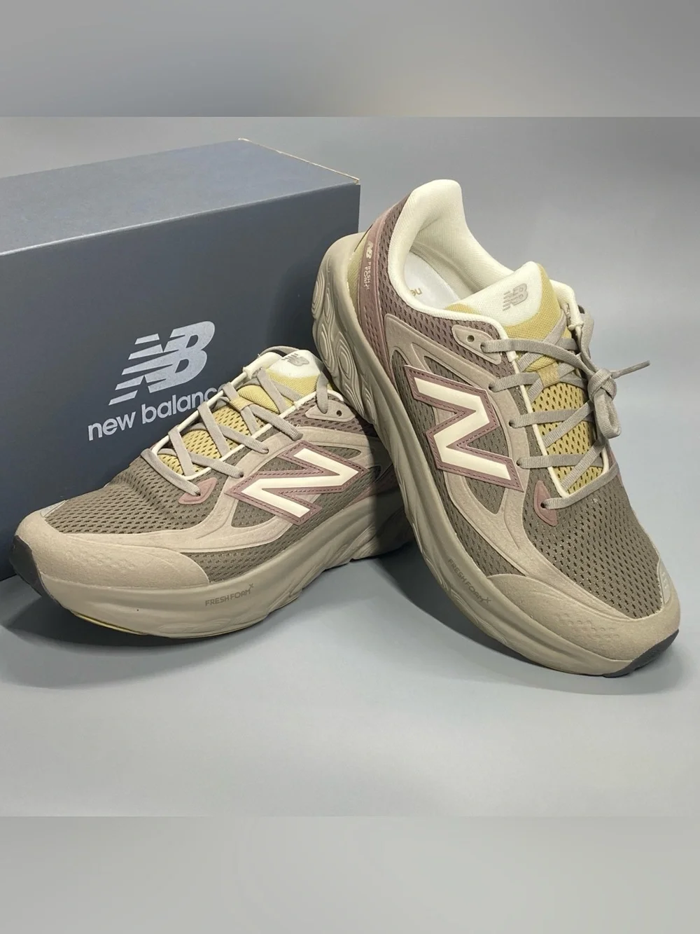 New Balance Fresh Foam Trainer UTRNAC Beige Pink Mens 10.5 Running